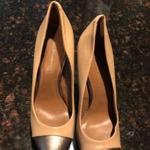 Bcbg size 8 pump 4 inch